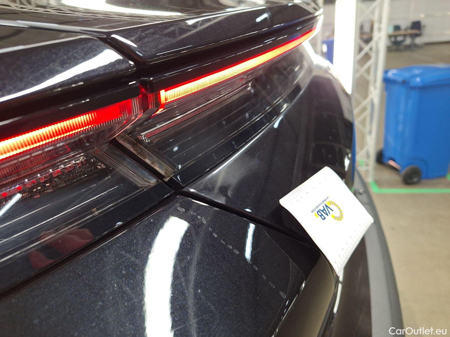  Porsche  Taycan Porsche,  BEV, Porsche  4S 4d #39