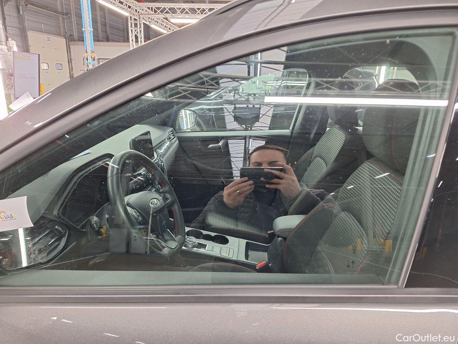  Ford  Kuga Ford,  '19 PHEV, Ford  2.5i PHEV Aut. 165kW ST-Line 5d #40