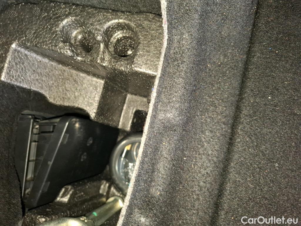  Bmw  Serie 1 BMW Série 1 / 2019 / 5P / Berline 1.5 116I Business Design #27