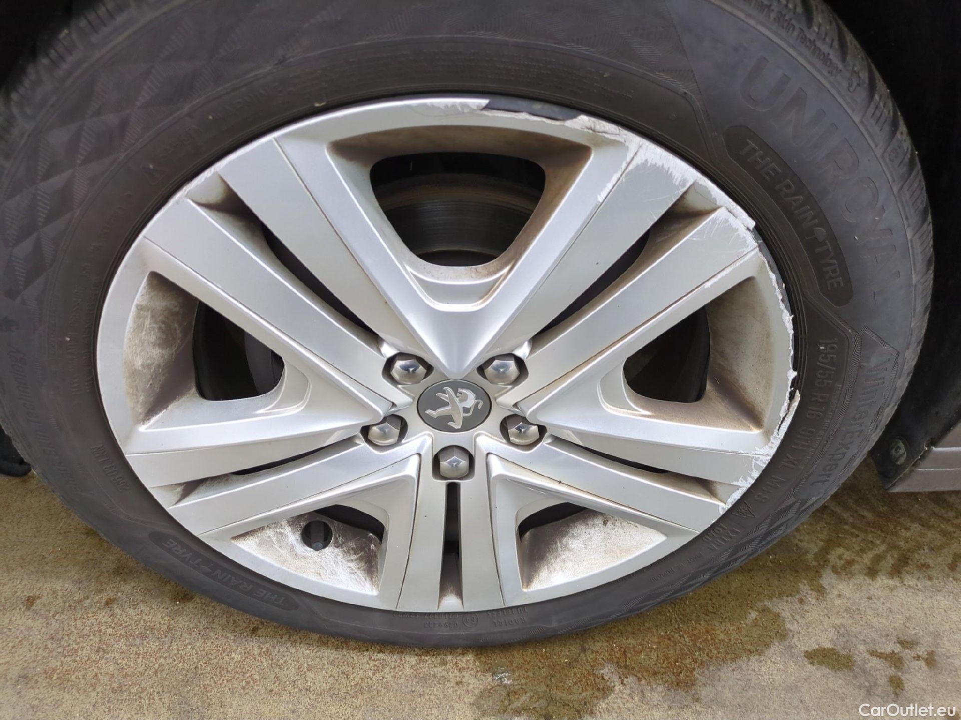  Peugeot  208  Allure Business 1.6 HDi 100CV BVM5 E6 #10