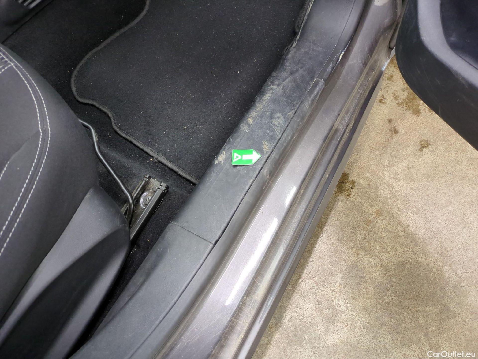  Peugeot  208  Allure Business 1.6 HDi 100CV BVM5 E6 #6