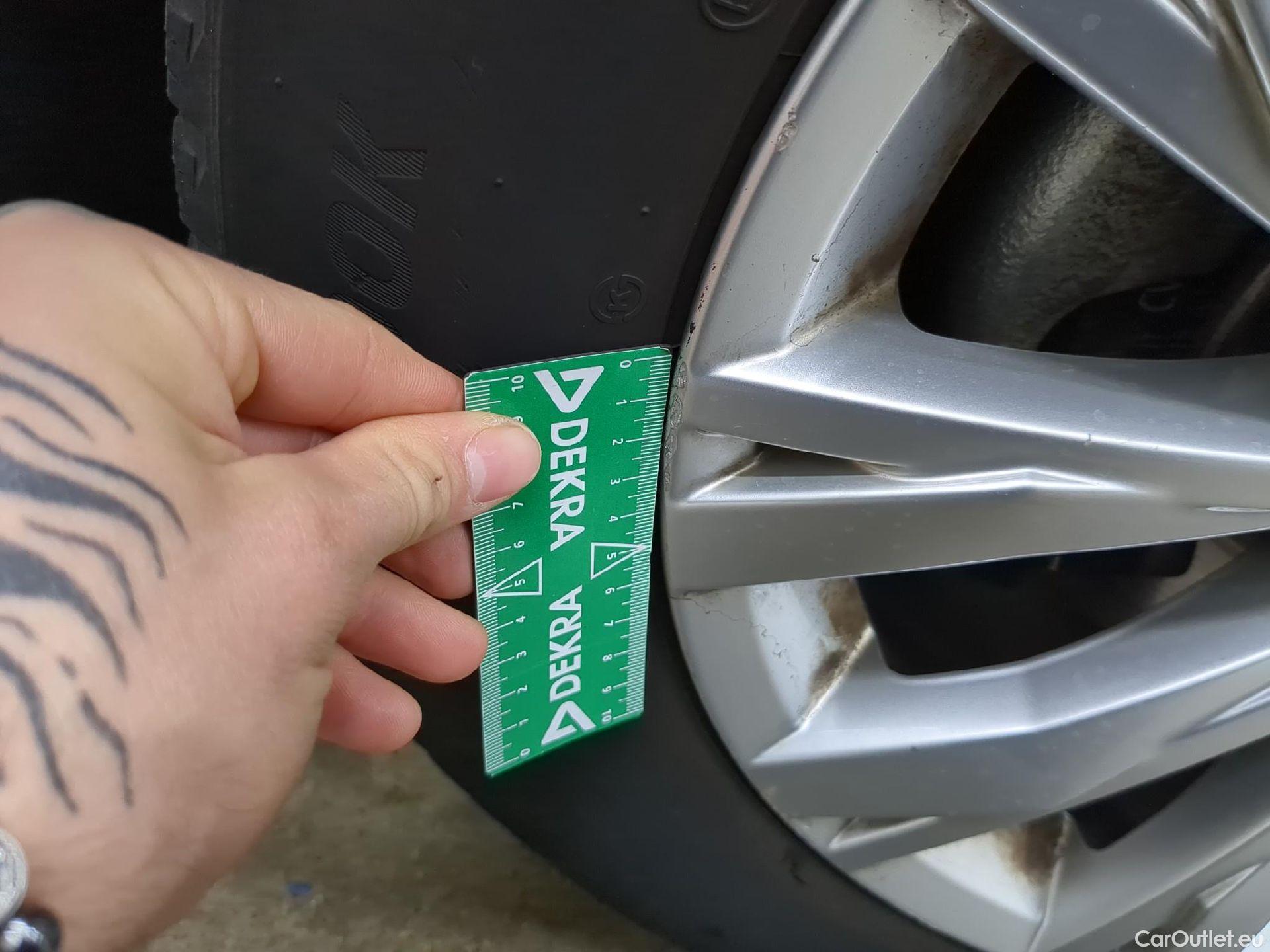  Volkswagen  Tiguan VOLKSWAGEN  / 2020 / 5P / SUV 1.5 TSI 130 BMV6 Life Busines #9