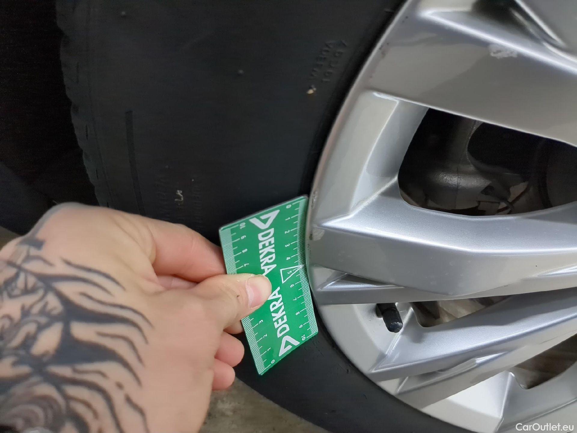  Volkswagen  Tiguan VOLKSWAGEN  / 2020 / 5P / SUV 1.5 TSI 130 BMV6 Life Busines #16