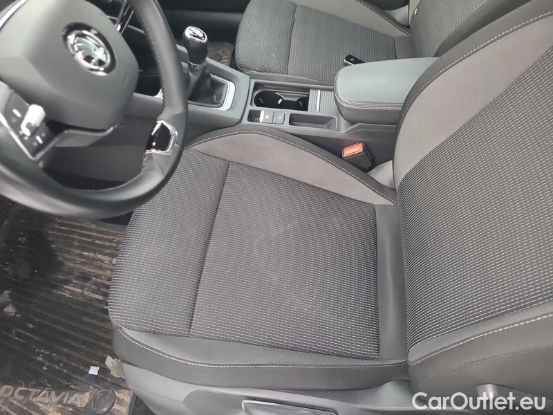  Skoda  Octavia  Combi (NX3)(2020) Oct.C.2.0 TDI 110 Ambition #6