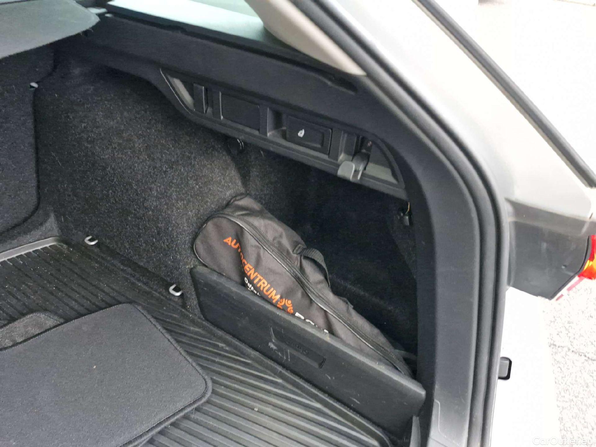  Skoda  Octavia  Combi (NX3)(2020) Oct.Combi 1.5TSI 110 Style #3