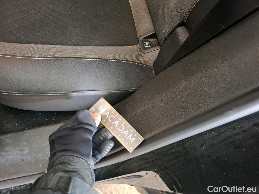  Opel   Grandland X Grandland X Elegance Business 1.5 130CV BVA8 E6d #17