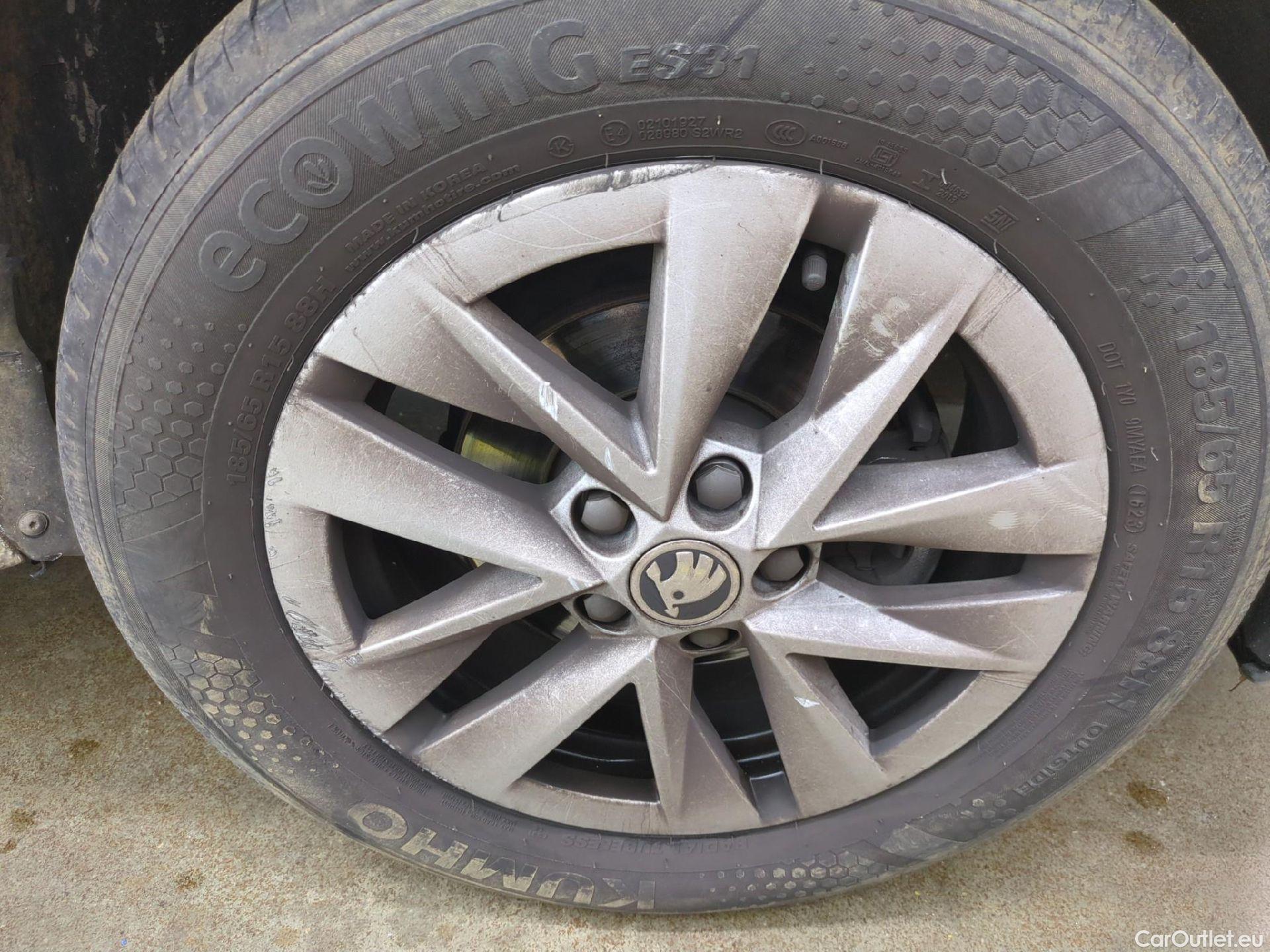  Skoda  Fabia  Ambition 1.0 MPI 80CV BVM5 E6d #12