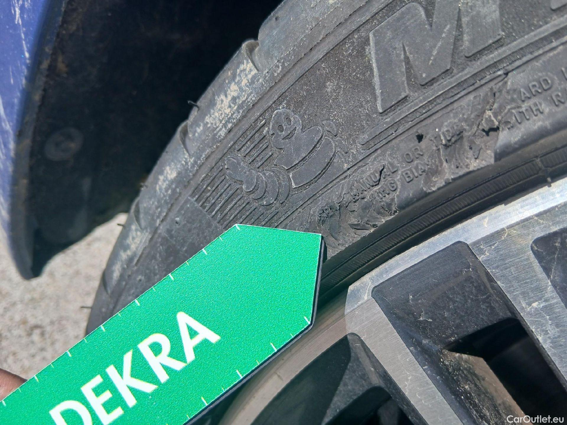  Bmw  Serie 3 BMW  / 2018 / 4P / sedán 330e #33