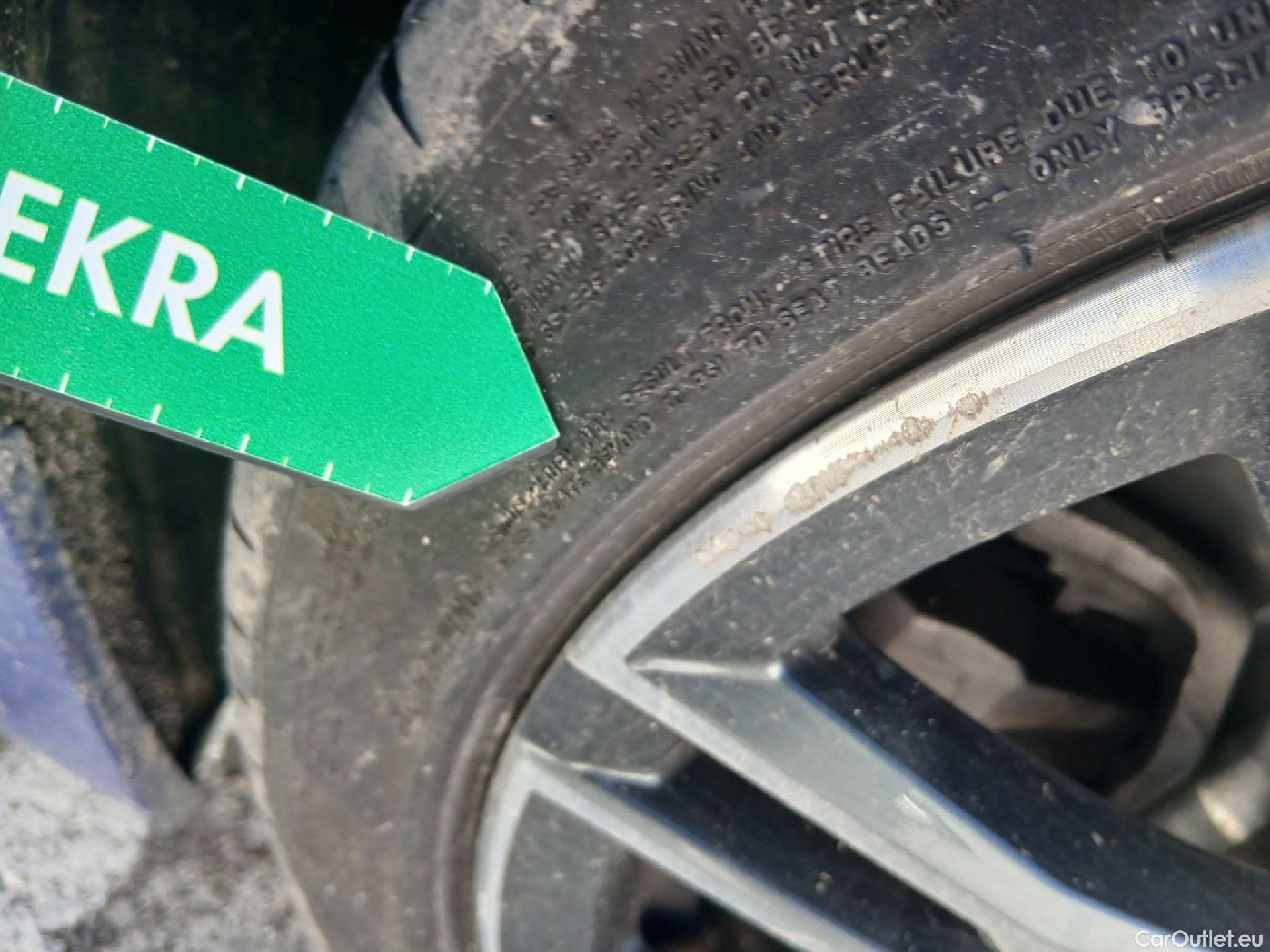  Bmw  Serie 3 BMW  / 2018 / 4P / sedán 330e #20