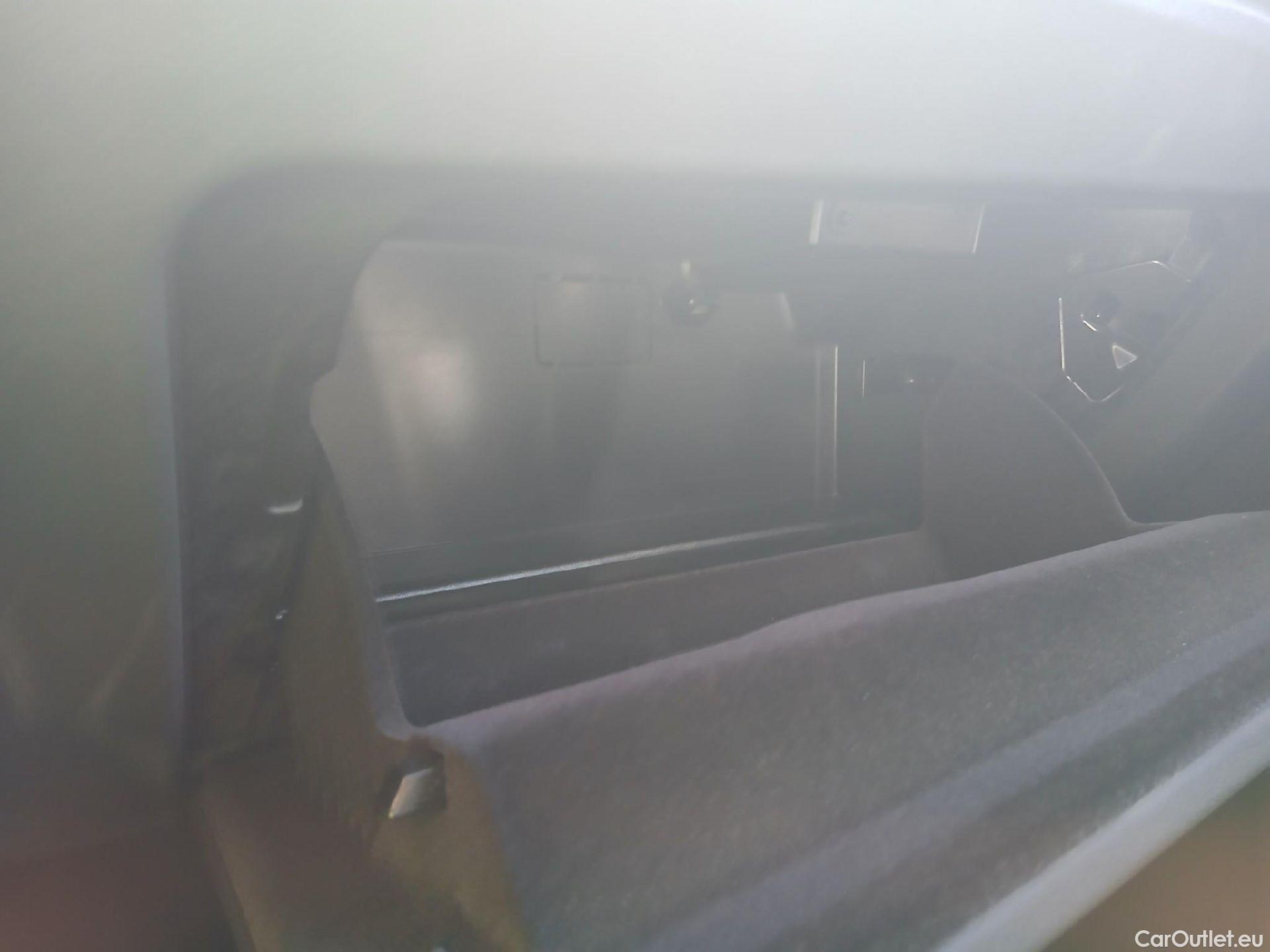  Bmw  Serie 3 BMW  / 2018 / 4P / sedán 330e #1