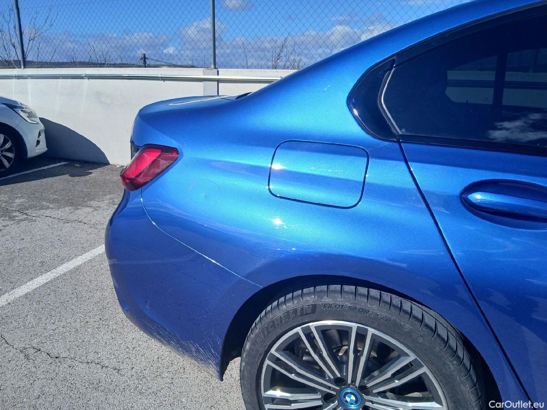  Bmw  Serie 3 BMW  / 2018 / 4P / sedán 330e #31