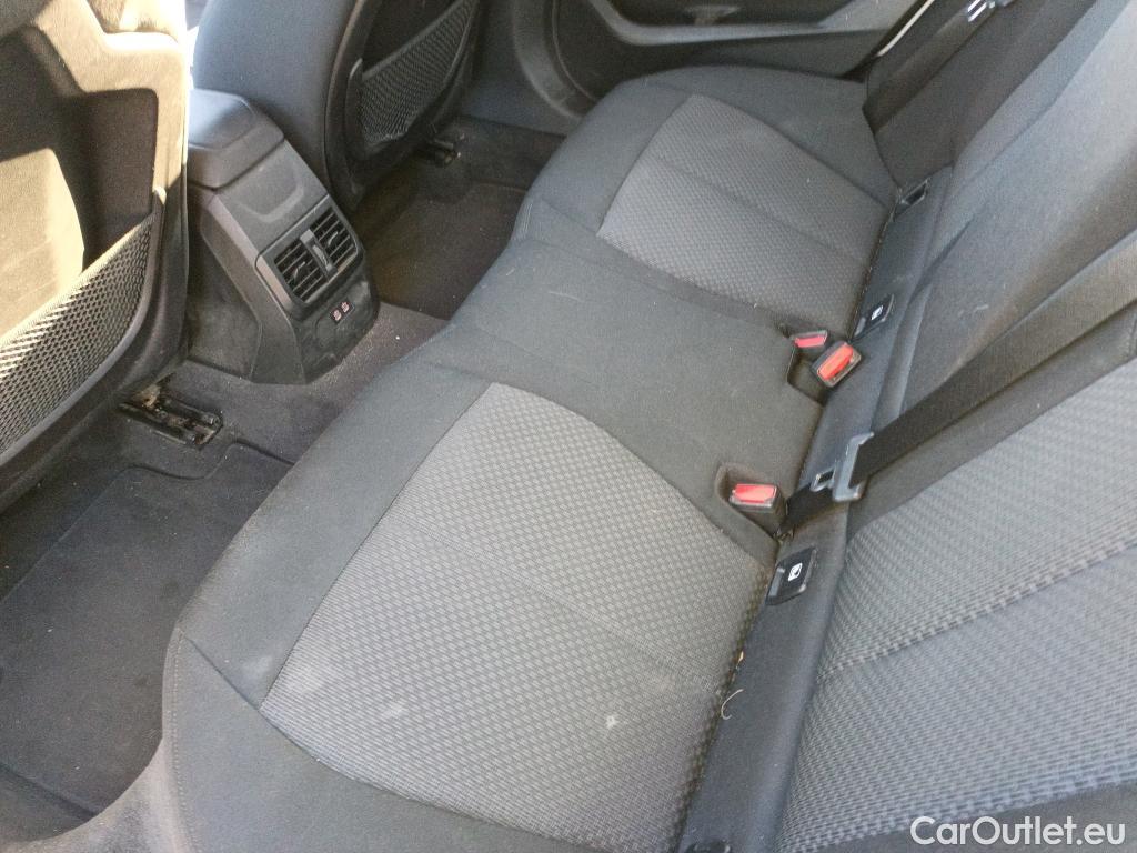  Bmw  Serie 1 BMW  / 2019 / 5P / berlina con portón 118i #18