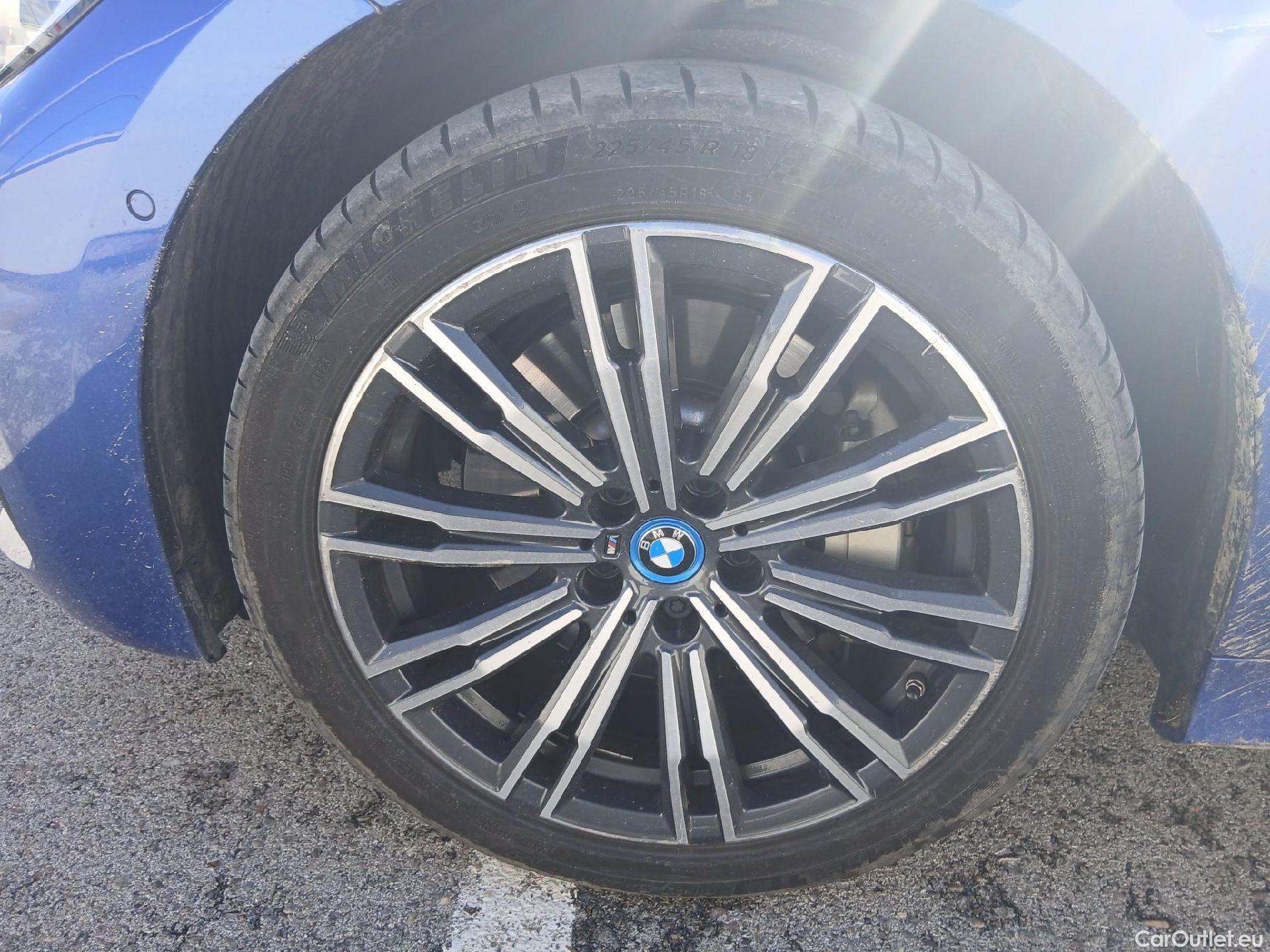  Bmw  Serie 3 BMW  / 2018 / 4P / sedán 330e #16