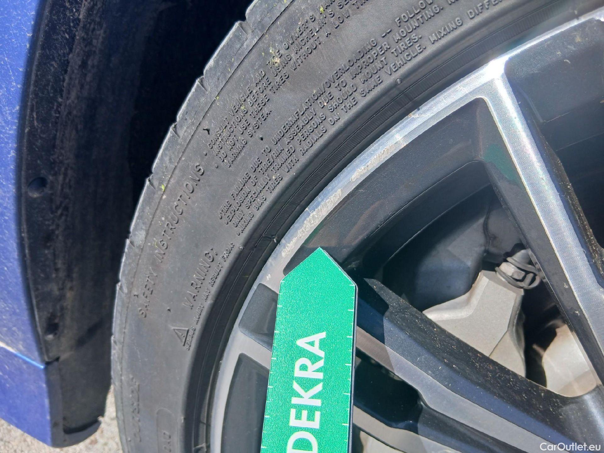  Bmw  Serie 3 BMW  / 2018 / 4P / sedán 330e #41