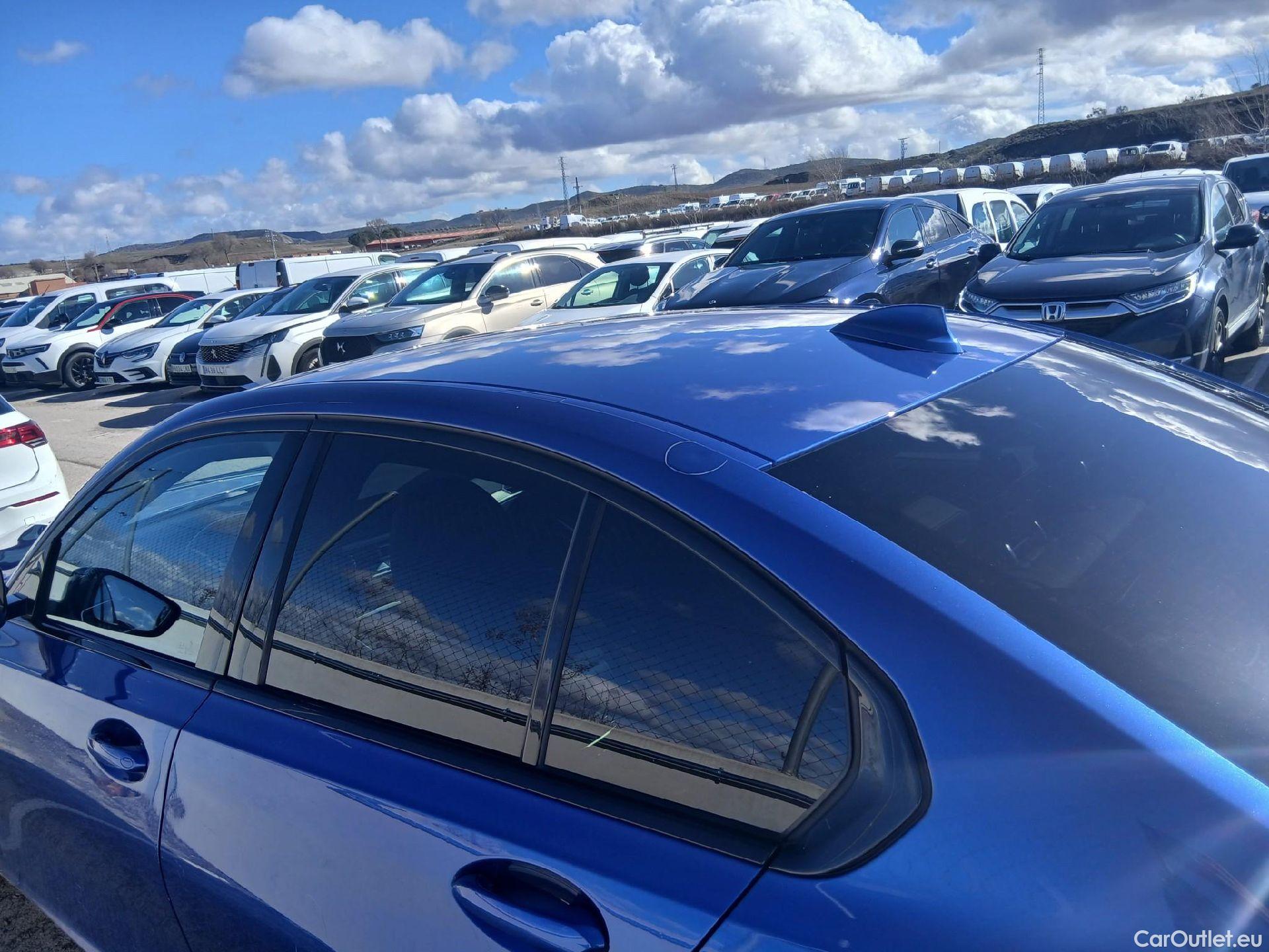  Bmw  Serie 3 BMW  / 2018 / 4P / sedán 330e #23