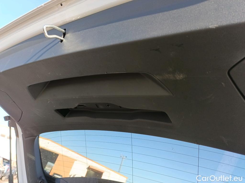  Bmw  Serie 1 BMW  / 2019 / 5P / berlina con portón 118i #23