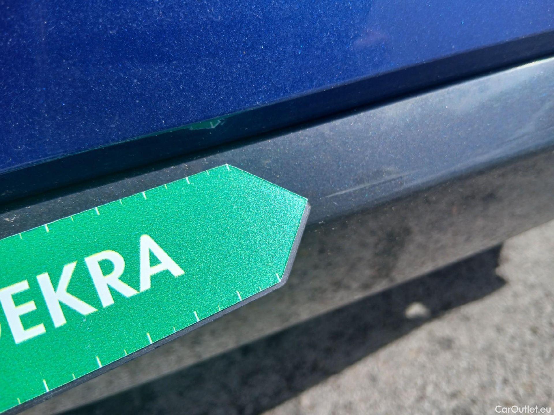  Bmw  Serie 3 BMW  / 2018 / 4P / sedán 330e #28