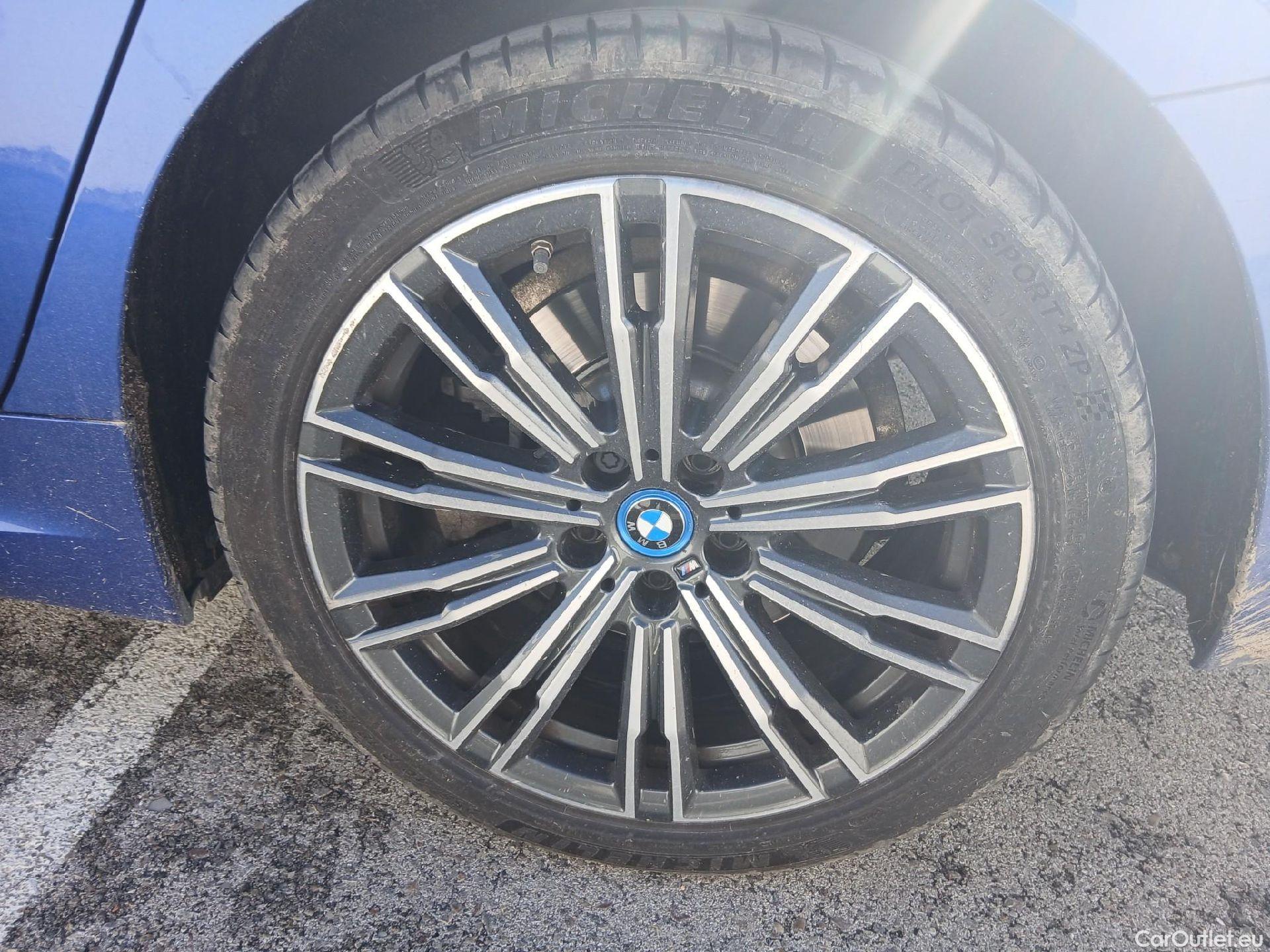  Bmw  Serie 3 BMW  / 2018 / 4P / sedán 330e #19