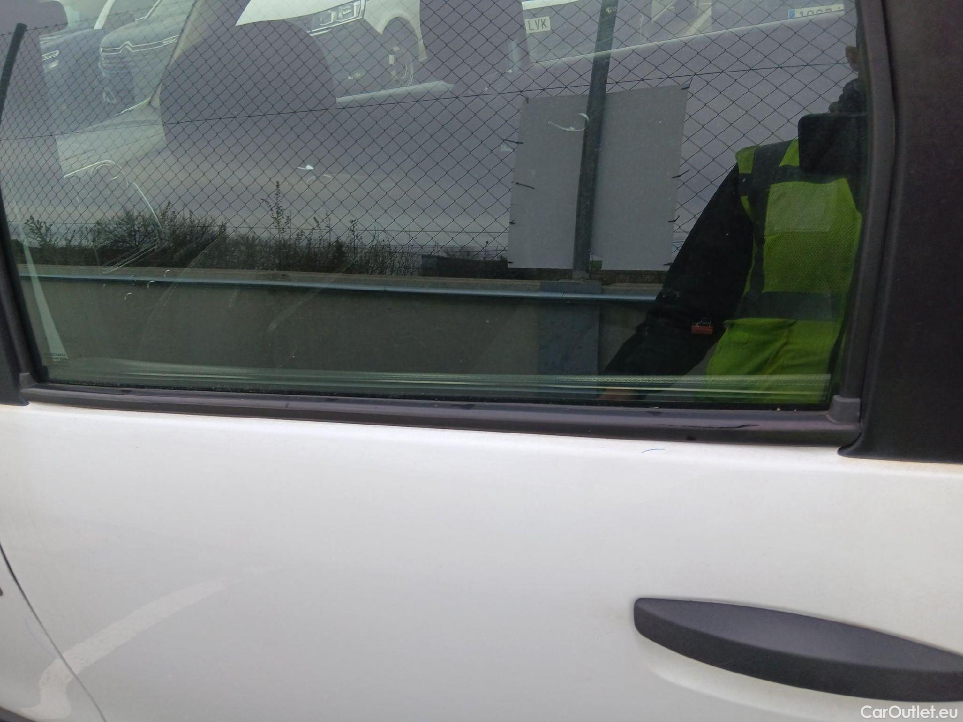  Dacia  Lodgy DACIA  / 2012 / 5P / monovolumen compacto Comfort Blue dCi 70kW (95CV) 7Pl - 18 #17