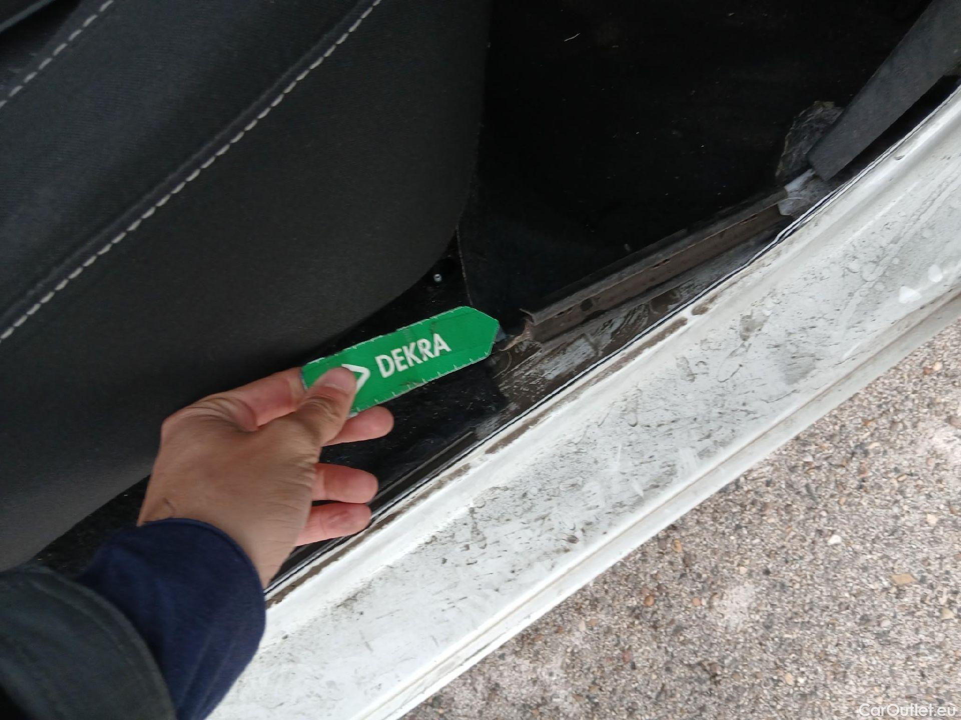  Dacia  Lodgy DACIA  / 2012 / 5P / monovolumen compacto Comfort Blue dCi 70kW (95CV) 7Pl - 18 #32