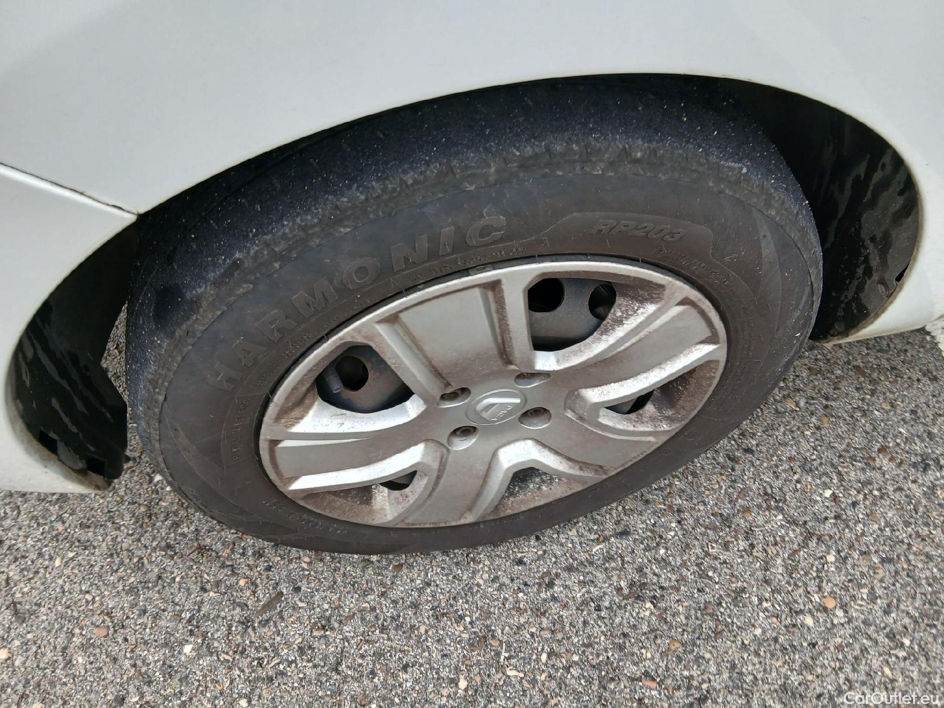  Dacia  Lodgy DACIA  / 2012 / 5P / monovolumen compacto Comfort Blue dCi 70kW (95CV) 7Pl - 18 #8