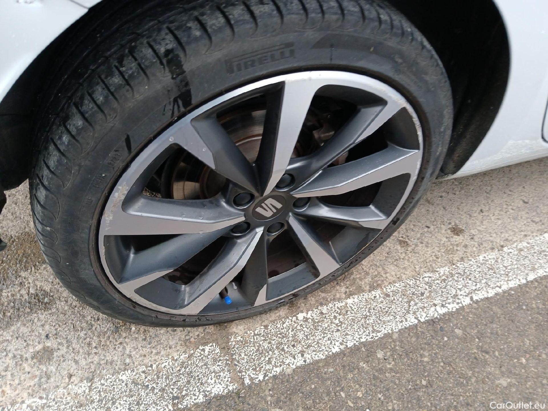  Land Rover  Discovery SEAT Nuevo León / 2020 / 5P / berlina con portón 1.4 e-Hybrid DSG-6 S&S FR Go XL(SP) #37