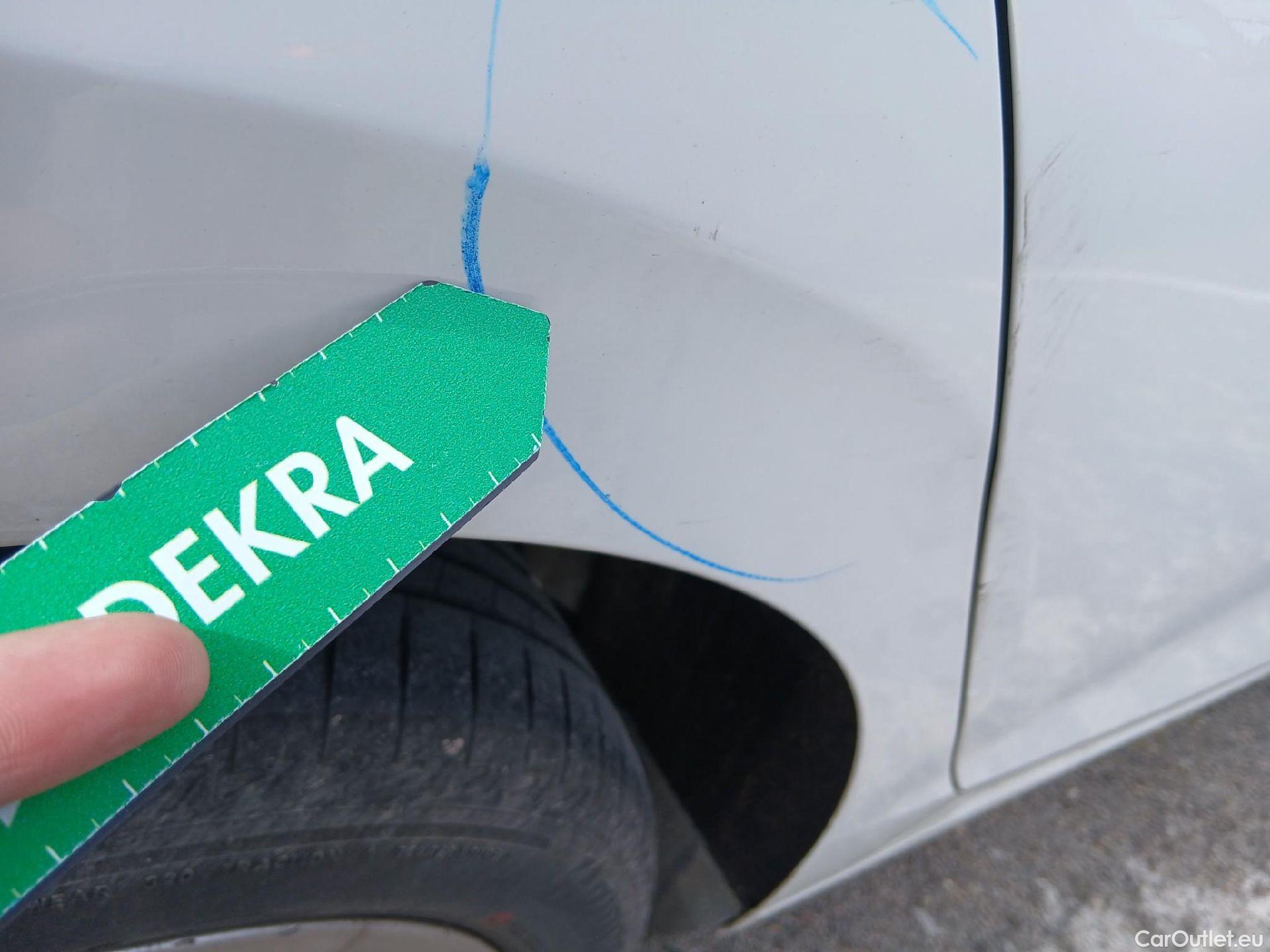  Volkswagen  Golf  VOLKSWAGEN / 2020 / 5P / berlina con portón Life 1.0 eTSI 81kW (110CV) DSG #20