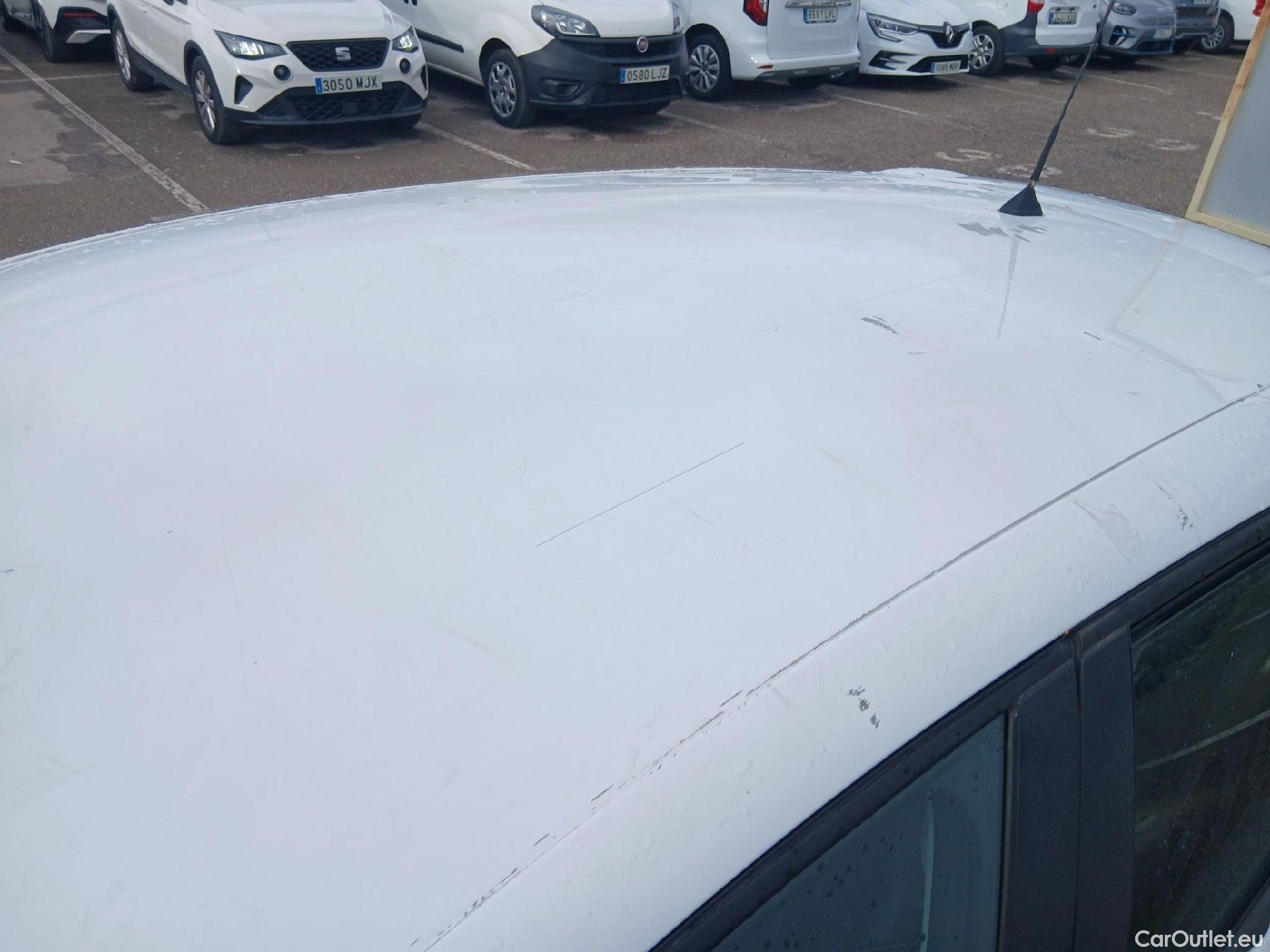  Renault  Clio RENAULT  / 2016 / 5P / berlina con portón Business TCe 66kW (90CV) GLP -18 #16