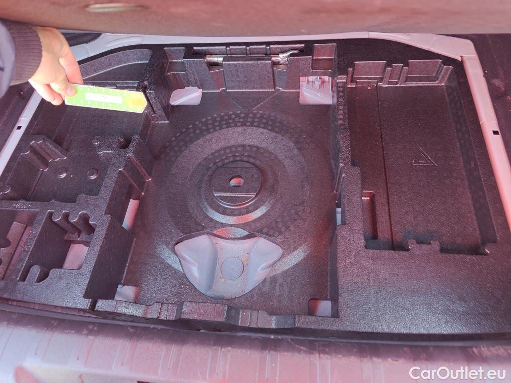  Peugeot  308 PEUGEOT  / 2017 / 5P / berlina con portón 5p Active Pack BlueHDi 130 S&S #14