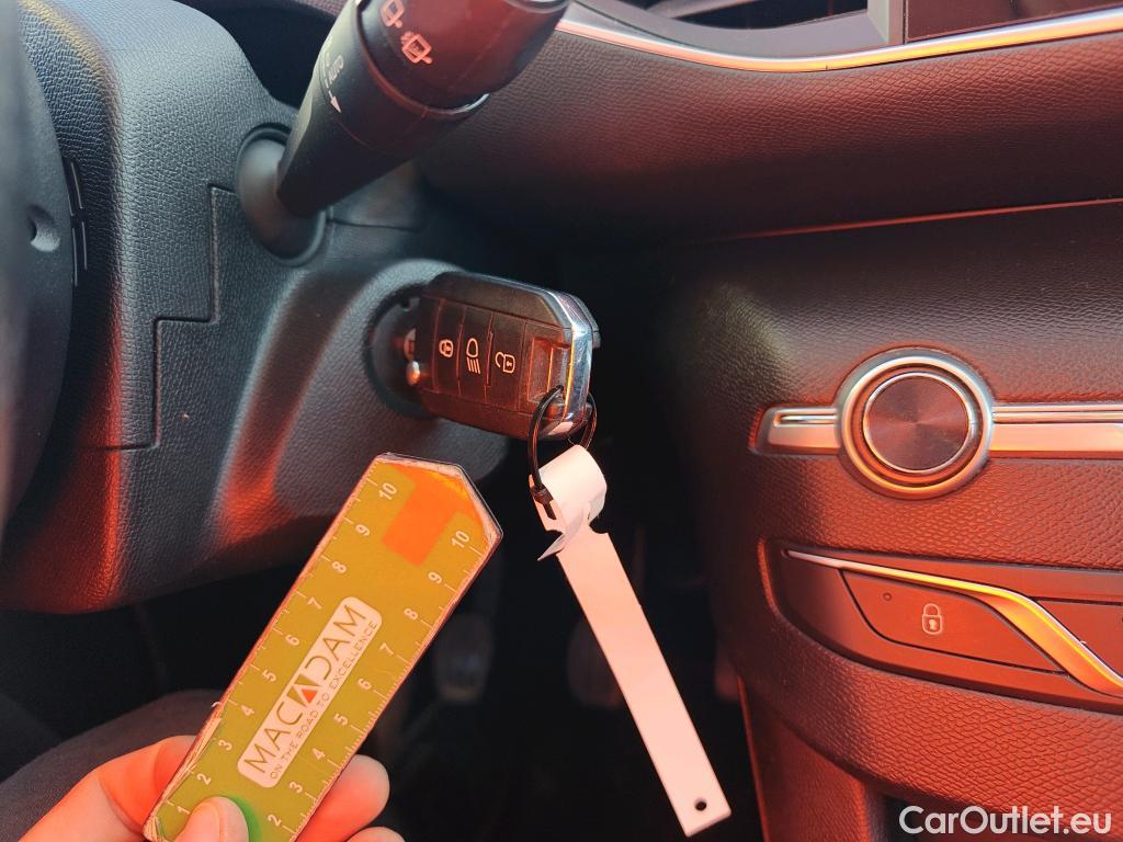  Peugeot  308 PEUGEOT  / 2017 / 5P / berlina con portón 5p Active Pack BlueHDi 130 S&S #2