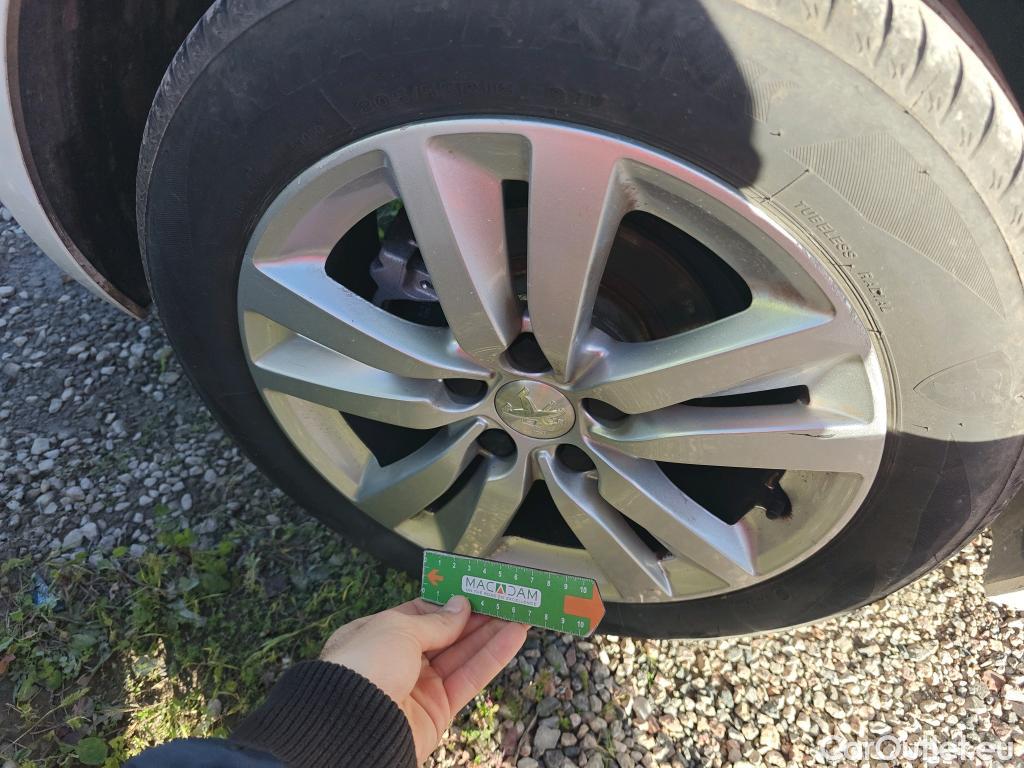  Peugeot  308 PEUGEOT  / 2017 / 5P / berlina con portón 5p Active Pack BlueHDi 130 S&S #32