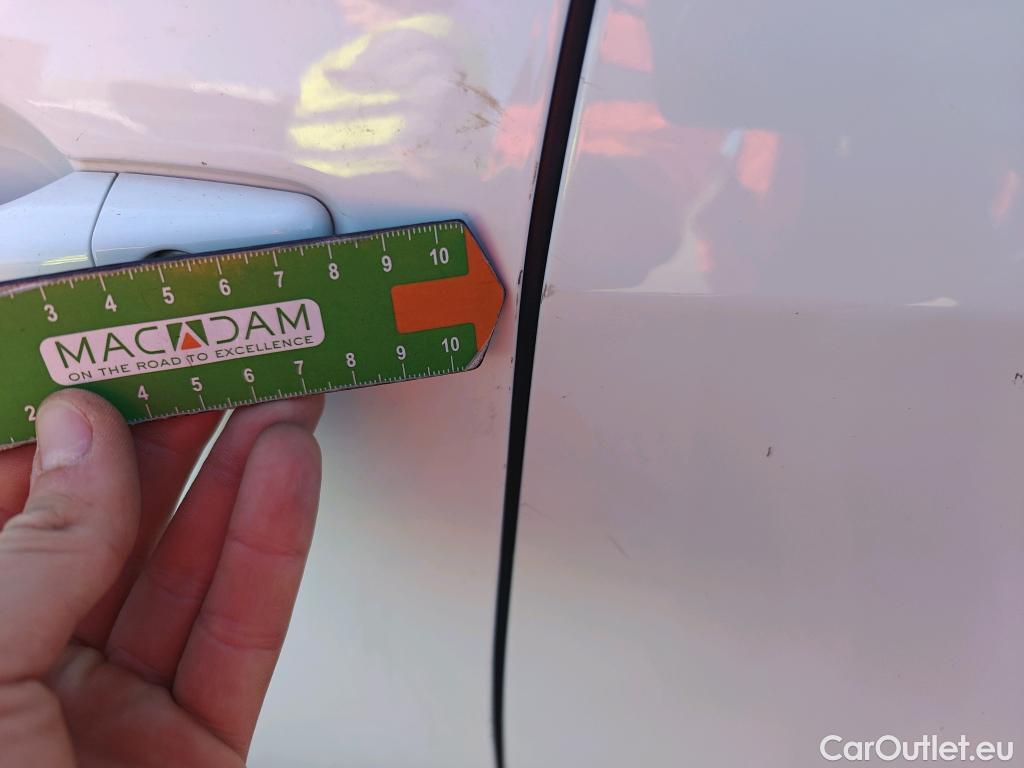  Peugeot  308 PEUGEOT  / 2017 / 5P / berlina con portón 5p Active Pack BlueHDi 130 S&S #13