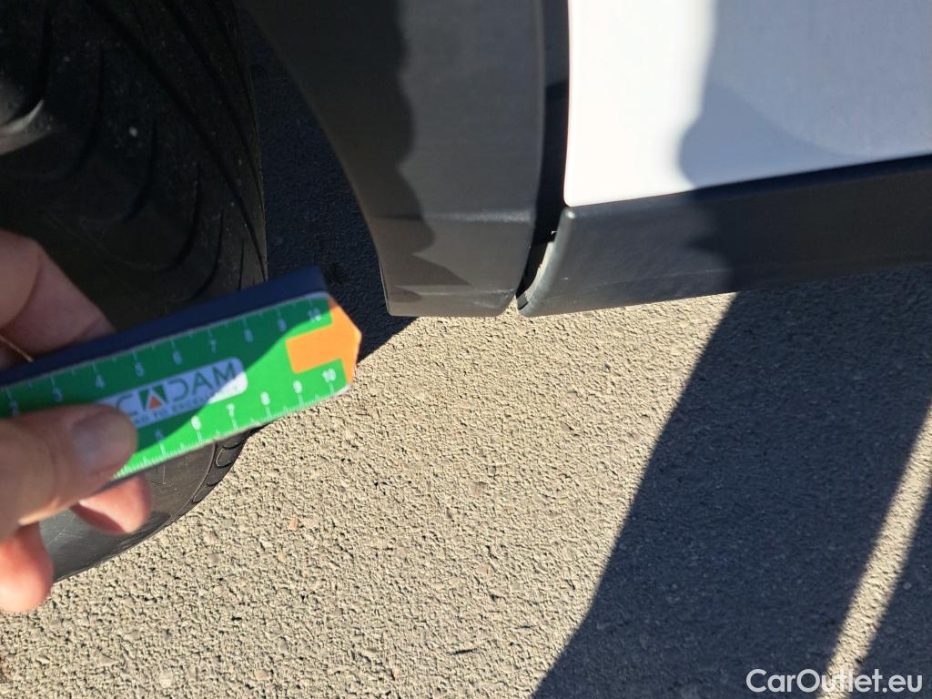  Peugeot  2008 PEUGEOT  / 2019 / 5P / todoterreno Allure BlueHDI 81kW (110CV) #12