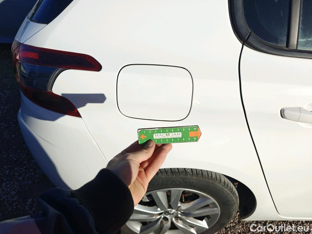  Peugeot  308 PEUGEOT  / 2017 / 5P / berlina con portón 5p Active Pack BlueHDi 130 S&S #59