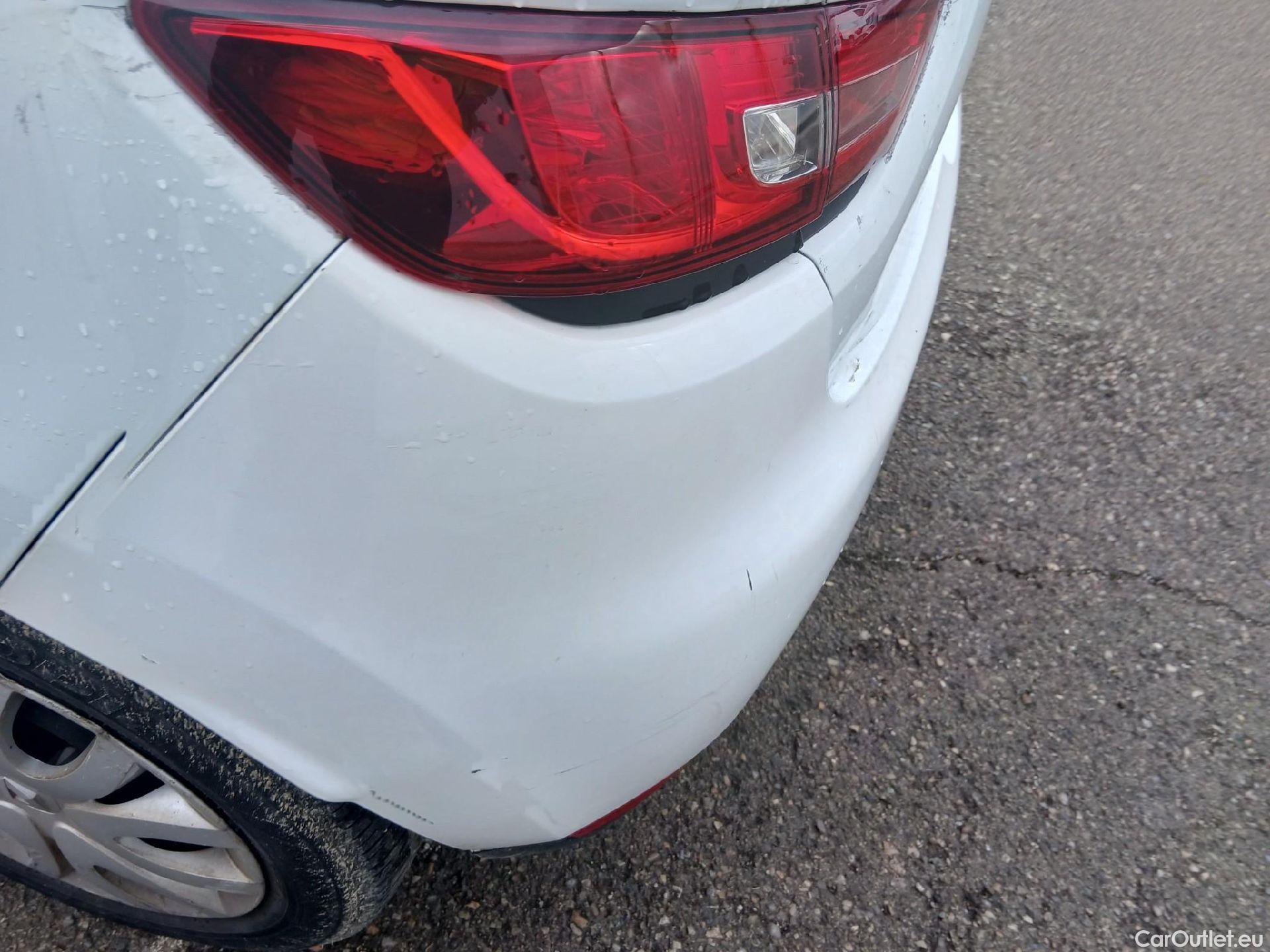  Renault  Clio RENAULT  / 2016 / 5P / berlina con portón Business TCe 66kW (90CV) GLP -18 #24