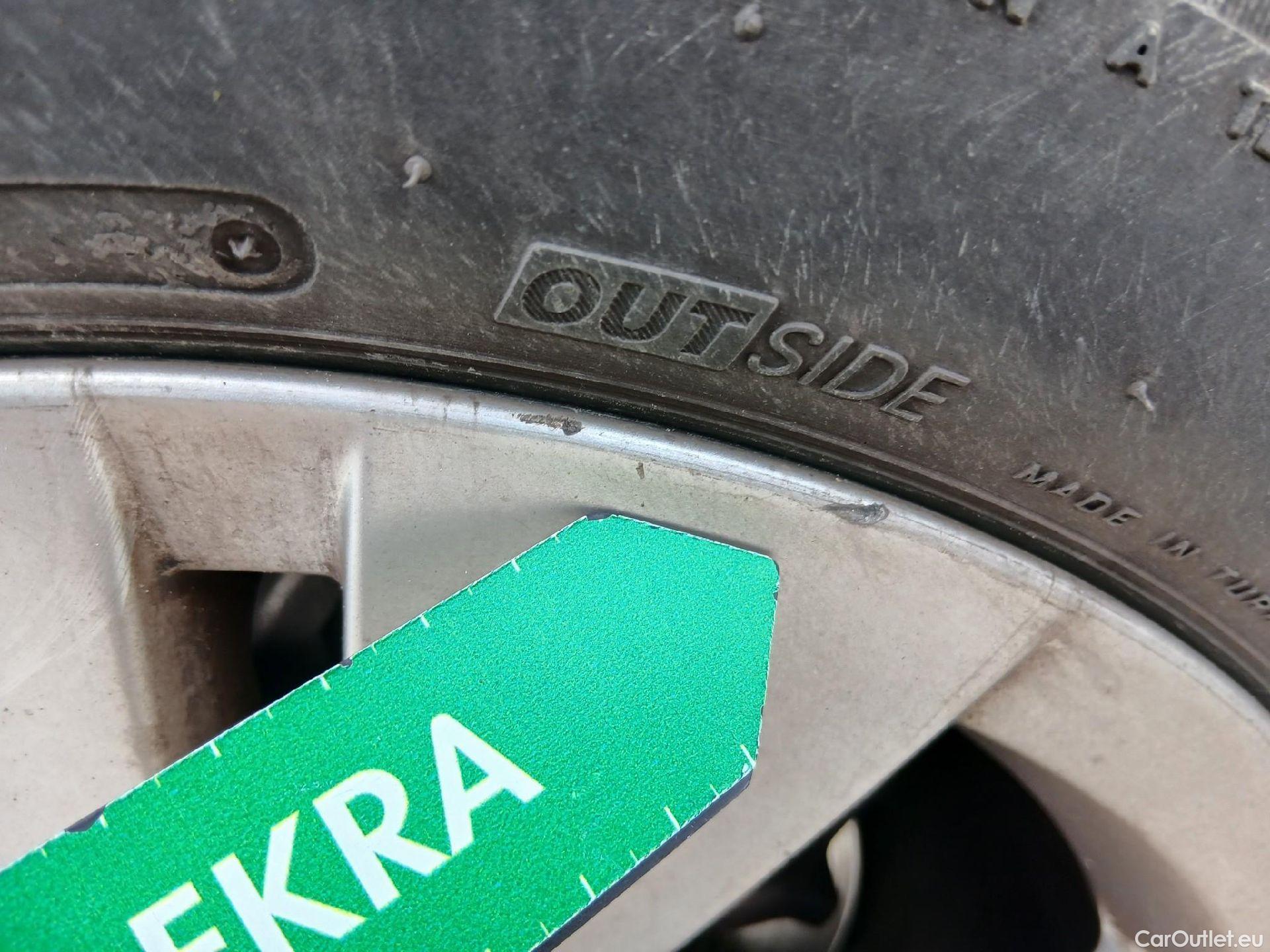  Volkswagen  Golf  VOLKSWAGEN / 2020 / 5P / berlina con portón Life 1.0 eTSI 81kW (110CV) DSG #22