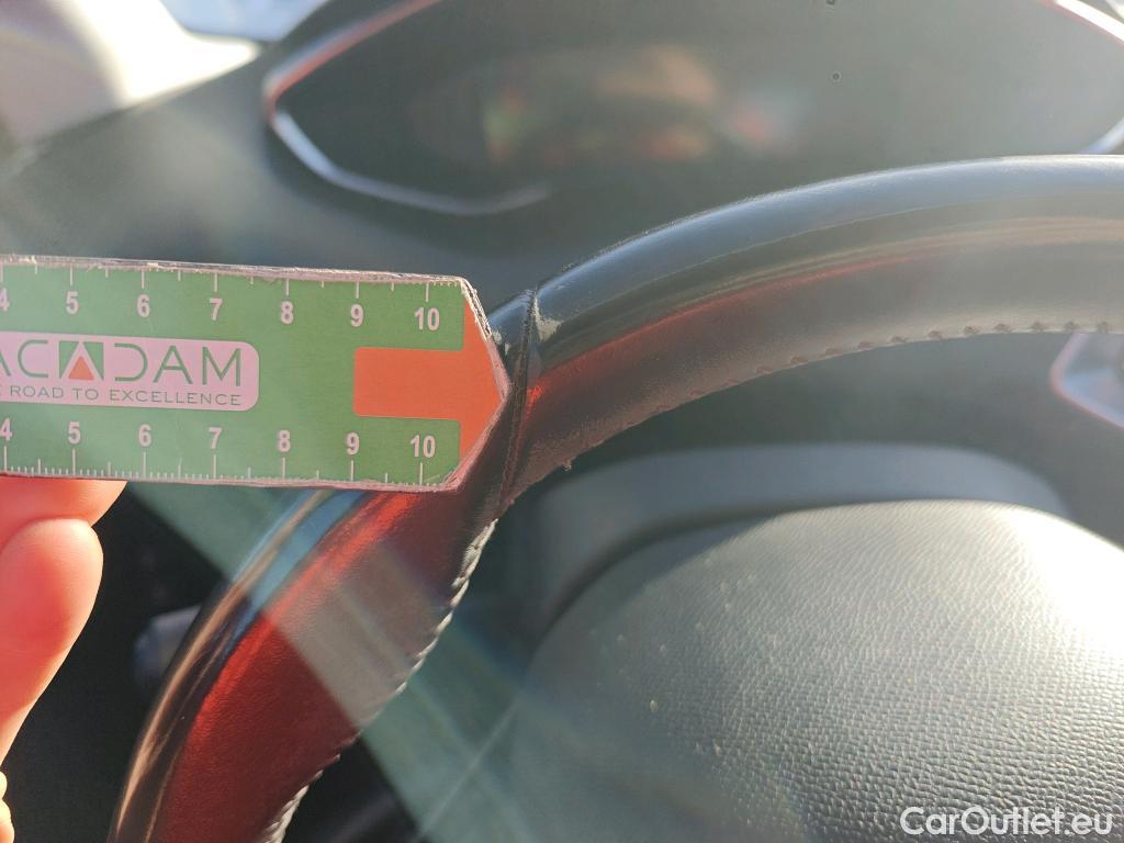  Peugeot  308 PEUGEOT  / 2017 / 5P / berlina con portón 5p Active Pack BlueHDi 130 S&S #50