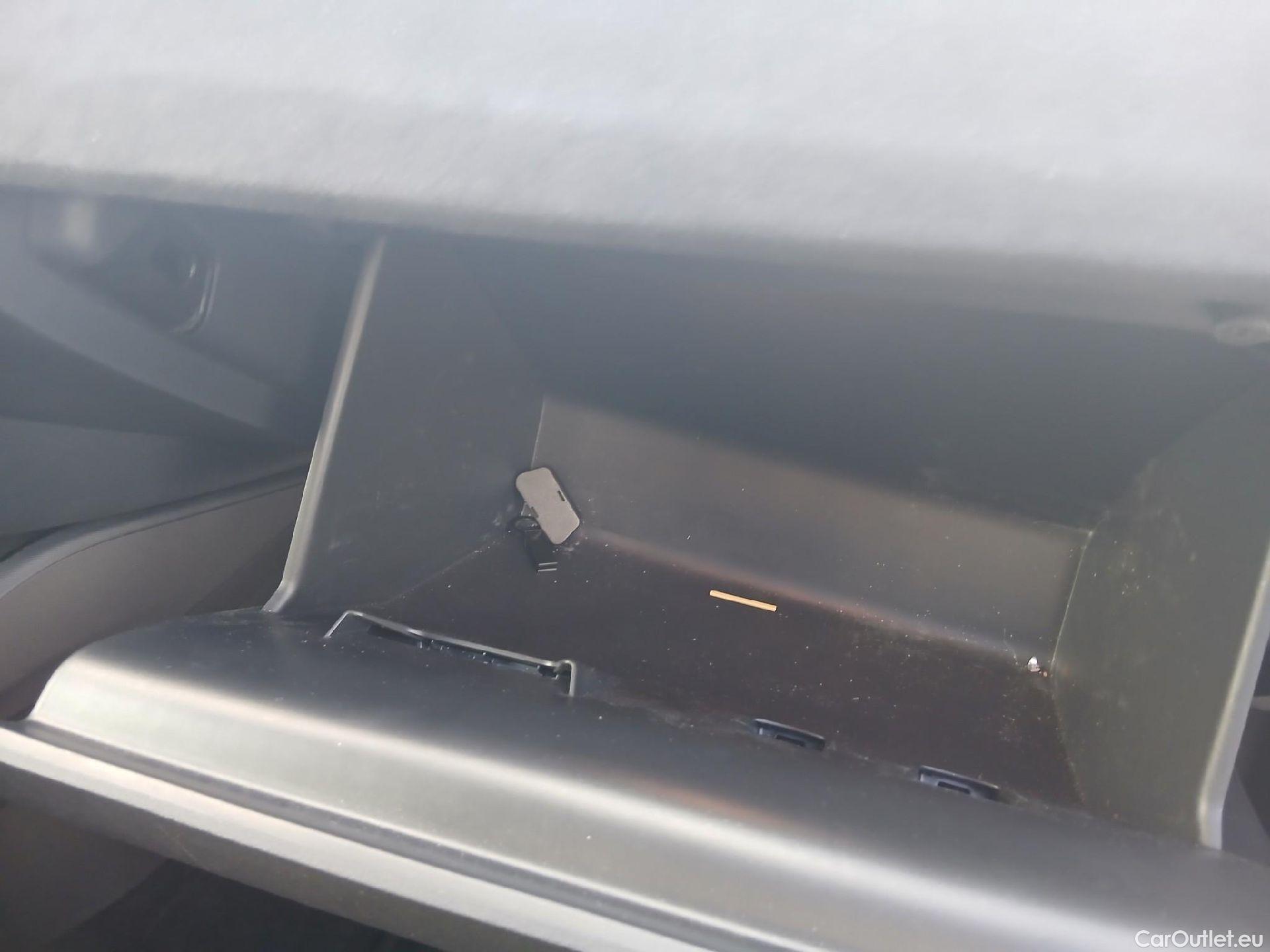  Land Rover  Discovery SKODA Kamiq / 2024 / 5P / todoterreno 1.0 TSI 85kW (115CV) DESIGN(SP) #2