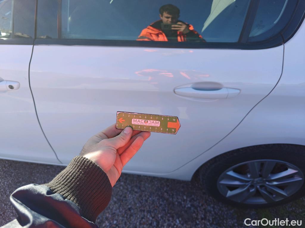  Peugeot  308 PEUGEOT  / 2017 / 5P / berlina con portón 5p Active Pack BlueHDi 130 S&S #7