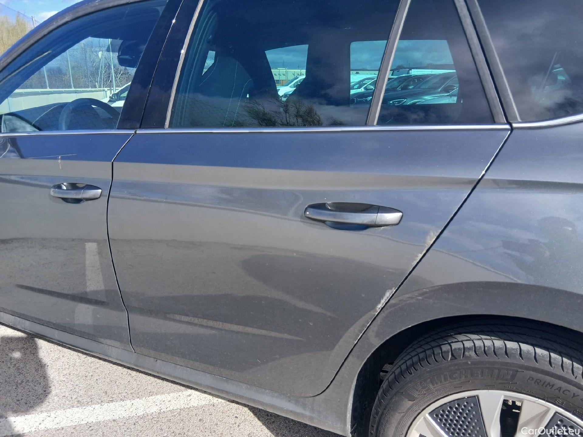  Land Rover  Discovery SKODA Kamiq / 2024 / 5P / todoterreno 1.0 TSI 85kW (115CV) DESIGN(SP) #9