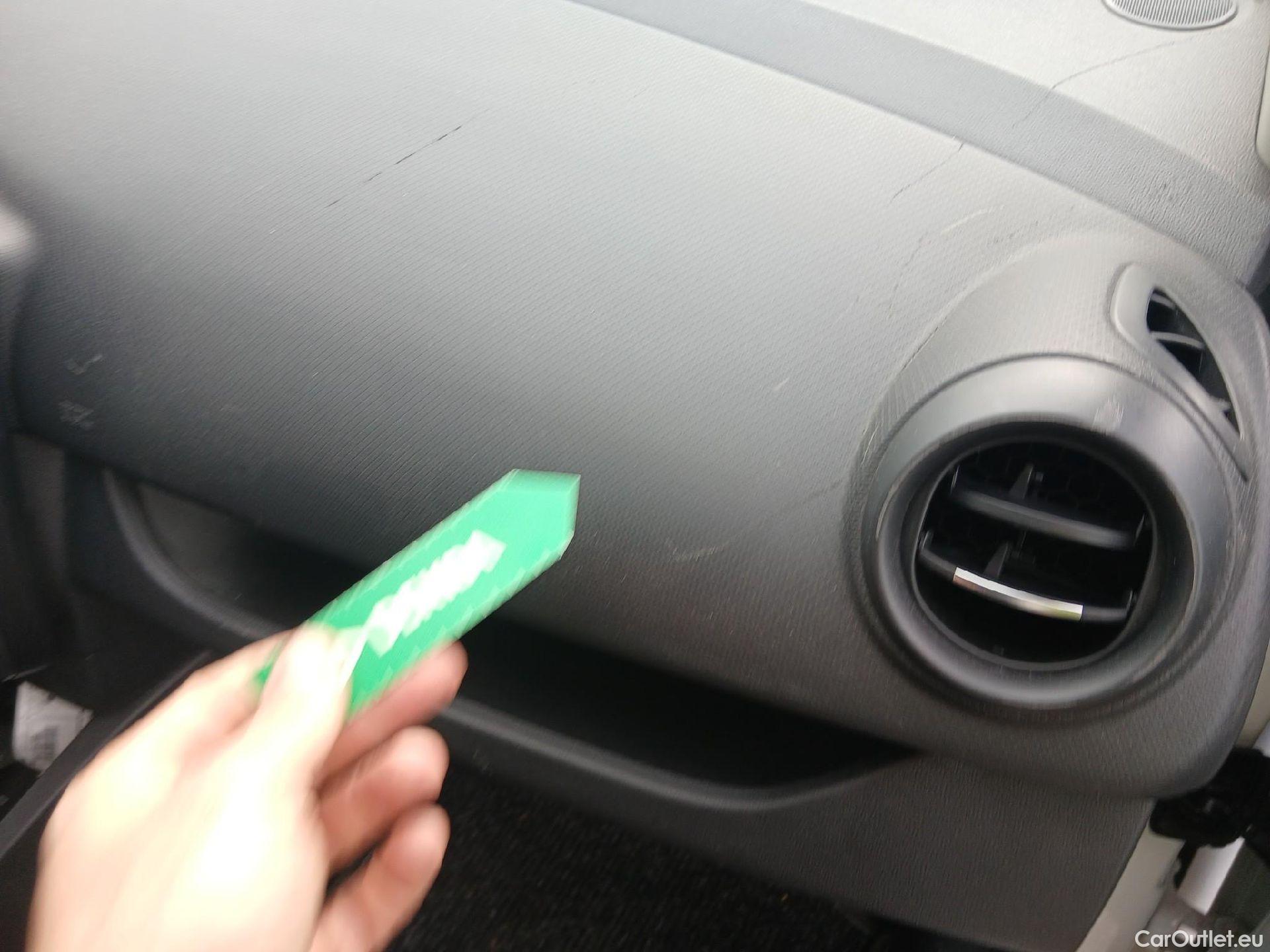  Renault  Clio RENAULT  / 2016 / 5P / berlina con portón Business TCe 66kW (90CV) GLP -18 #44