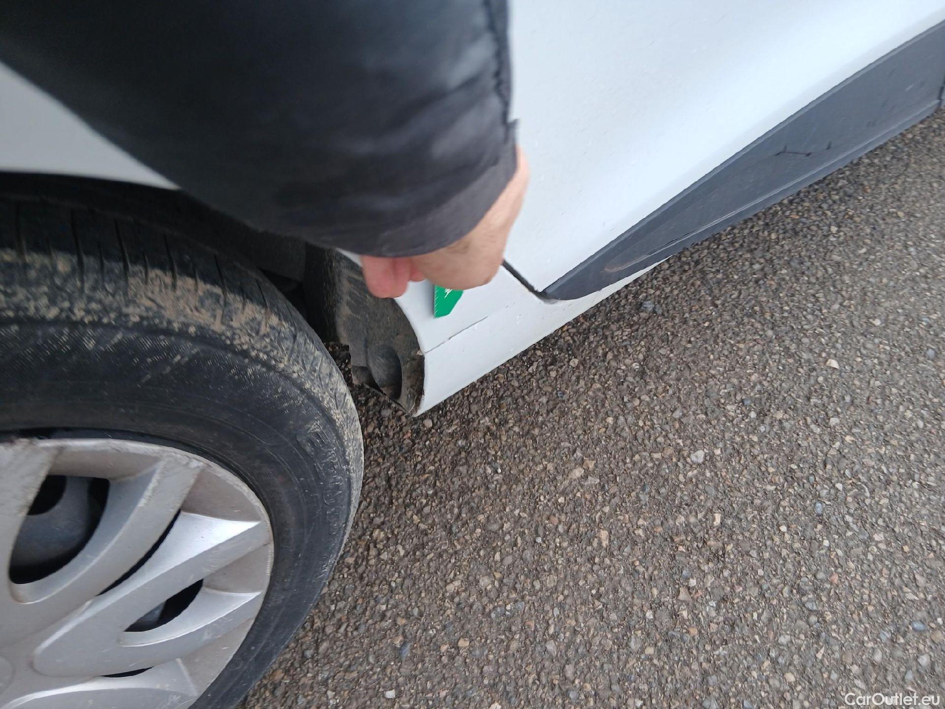  Renault  Clio RENAULT  / 2016 / 5P / berlina con portón Business TCe 66kW (90CV) GLP -18 #29