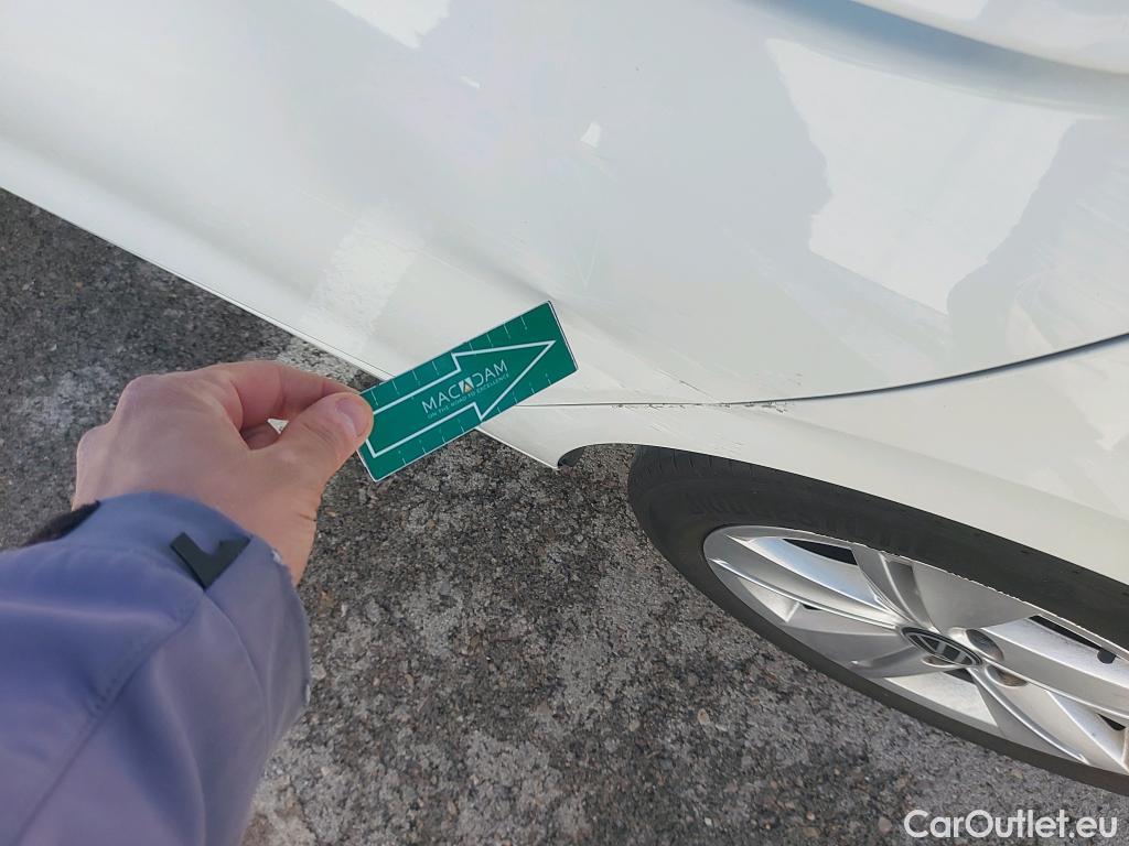  Volkswagen  Golf  VOLKSWAGEN / 2020 / 5P / berlina con portón 2.0 TDI 85kW (115CV) #4