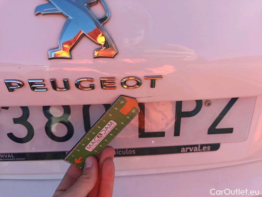  Peugeot  308 PEUGEOT  / 2017 / 5P / berlina con portón 5p Active Pack BlueHDi 130 S&S #62