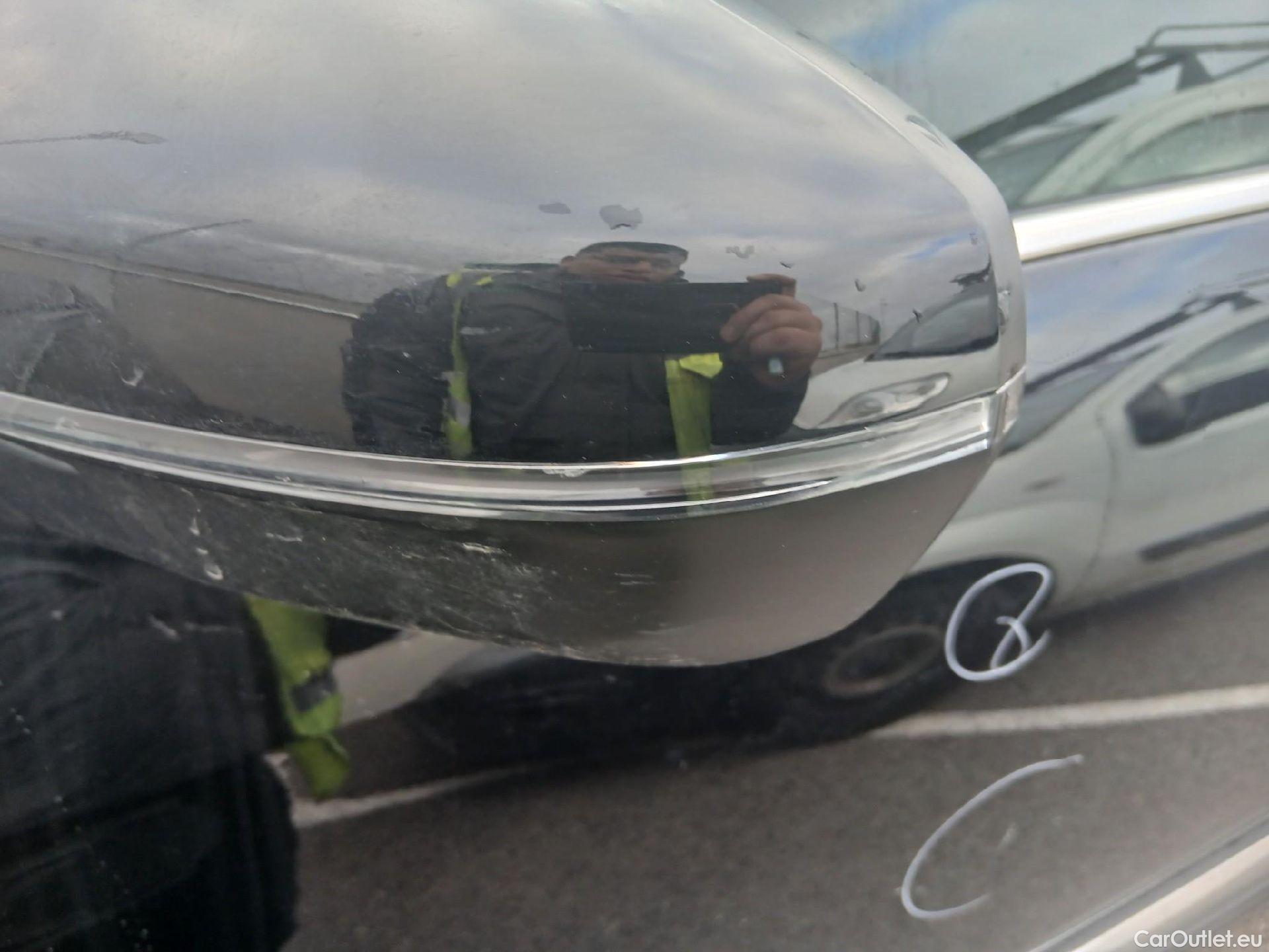  Peugeot  5008 PEUGEOT  / 2020 / 5P / todoterreno 1.5 BlueHDi 96kW S&S GT EAT8 #9