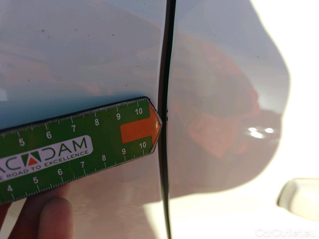  Peugeot  308 PEUGEOT  / 2017 / 5P / berlina con portón 5p Active Pack BlueHDi 130 S&S #65