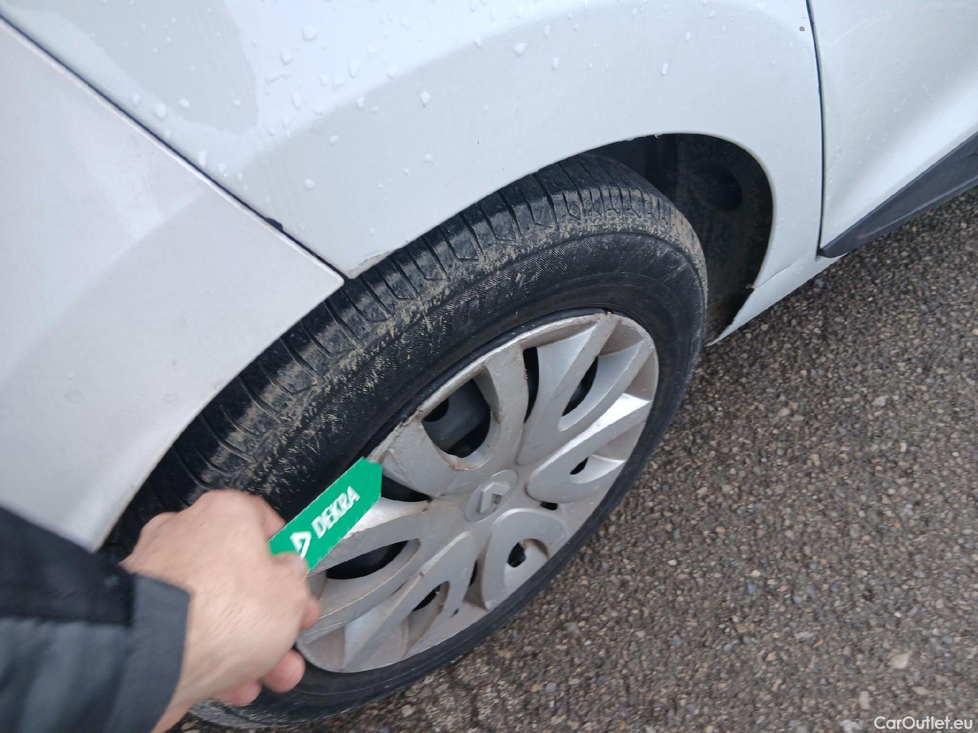  Renault  Clio RENAULT  / 2016 / 5P / berlina con portón Business TCe 66kW (90CV) GLP -18 #32