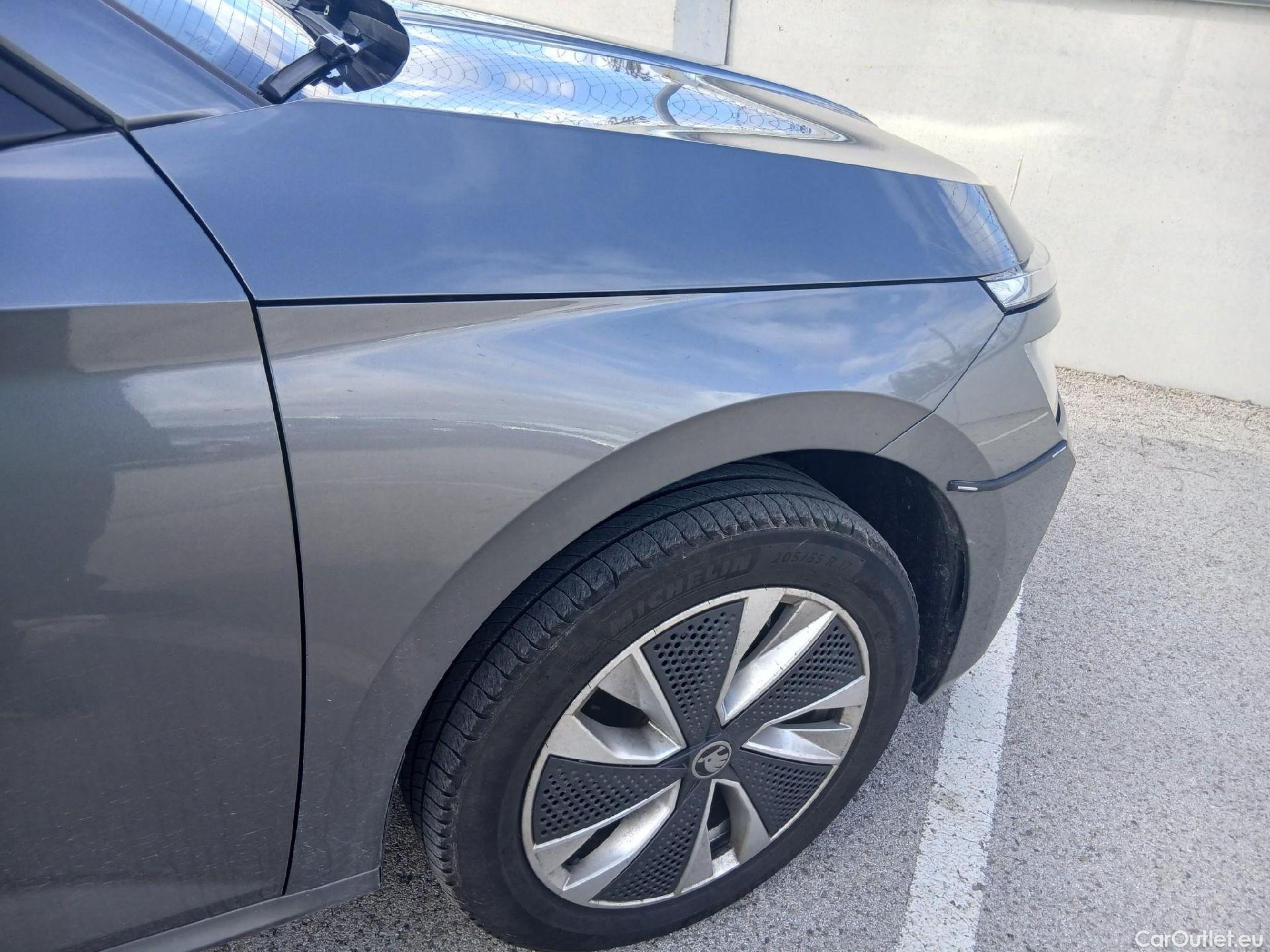  Land Rover  Discovery SKODA Kamiq / 2024 / 5P / todoterreno 1.0 TSI 85kW (115CV) DESIGN(SP) #20