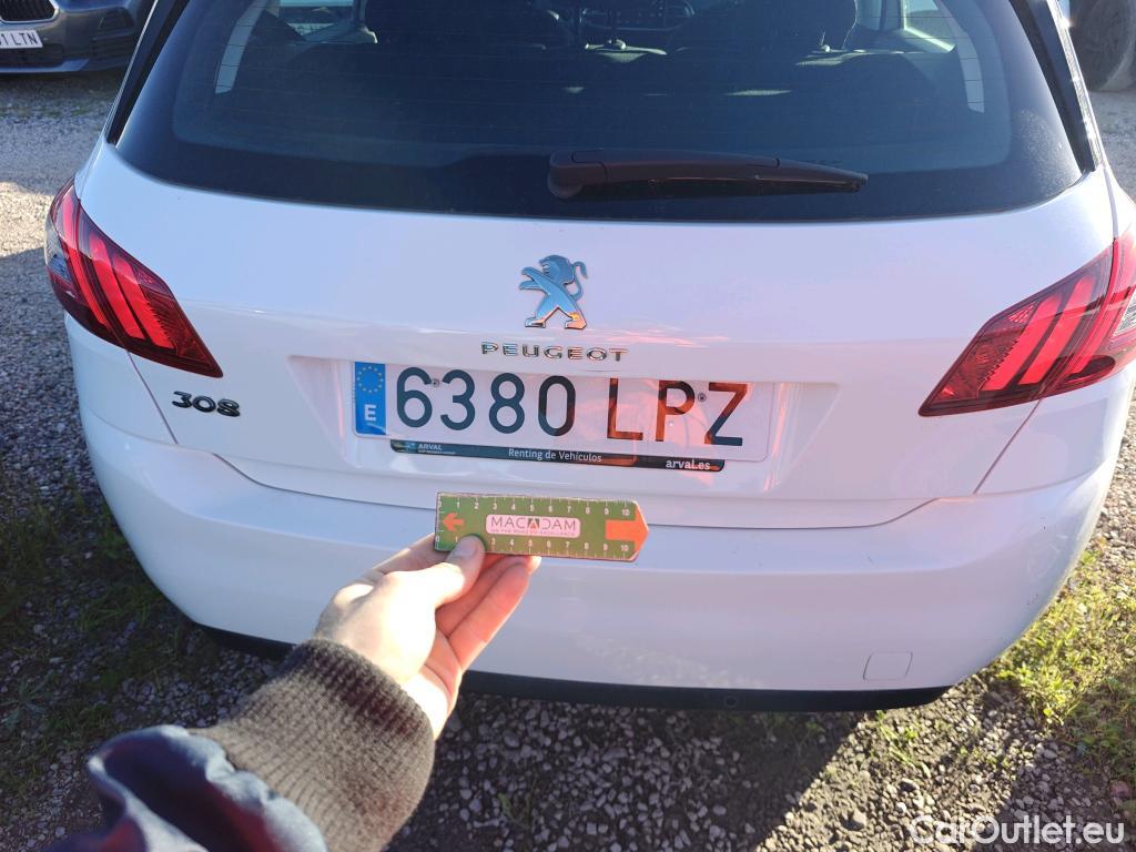  Peugeot  308 PEUGEOT  / 2017 / 5P / berlina con portón 5p Active Pack BlueHDi 130 S&S #61