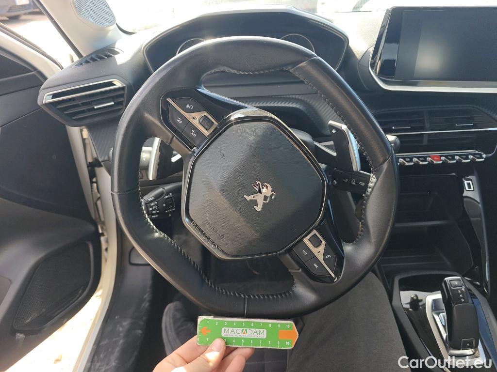  Peugeot  208 PEUGEOT  / 2019 / 5P / berlina con portón PureTech 73kW (100CV) EAT8 Active #40